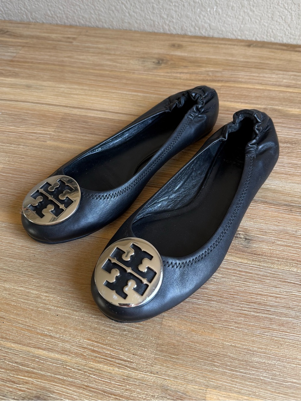 Tory Burch Ballet Flats Women Sz 8.5 Black Leather Silver Logo